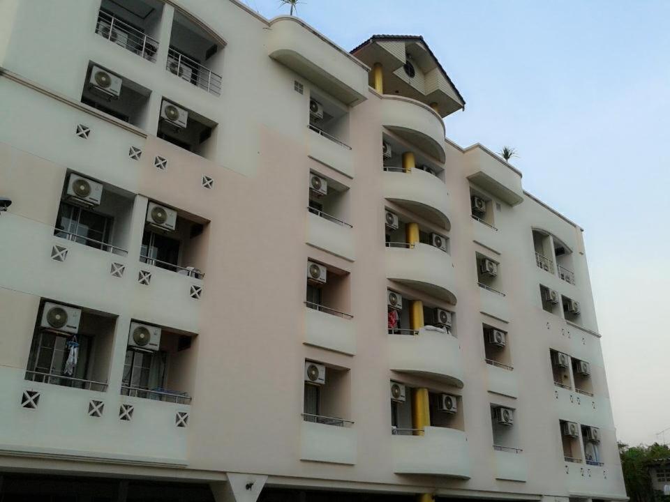 M In Korat Service Apartment Nakhonratchasima Exterior foto